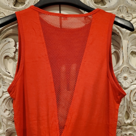 Red athletic tie back mesh tank top - Picture 8 of 12